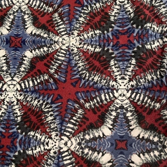 LULAROE Tall & Curvy Leggings - Picture 2 of 3